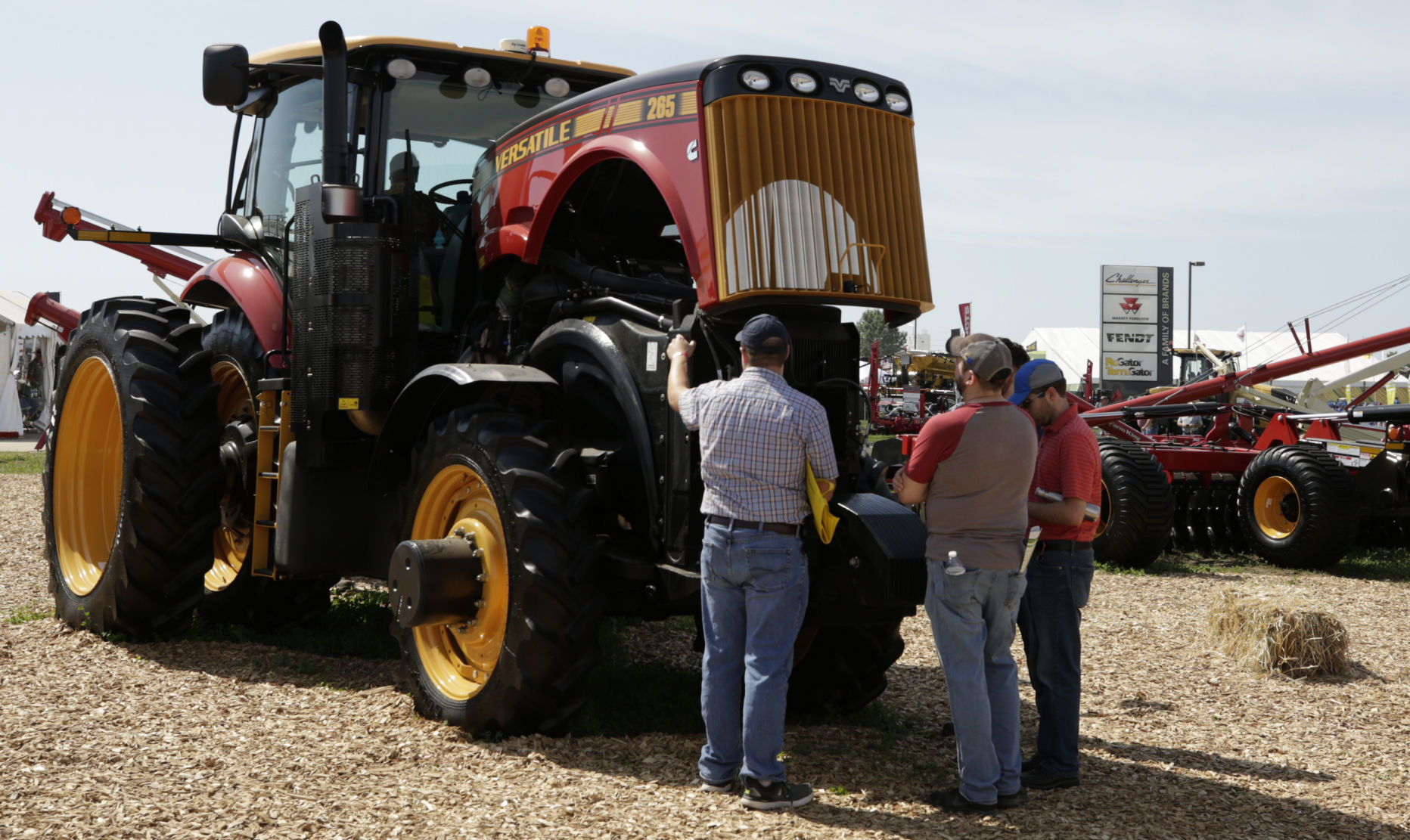 GALLERY-farmprogress_day3-18-83019.JPG